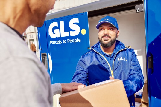 Parcel deliverer and recipient